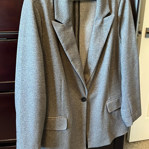 Penningtons one button blazer, gray; size 22w; machine washable - Picture 2 of 3